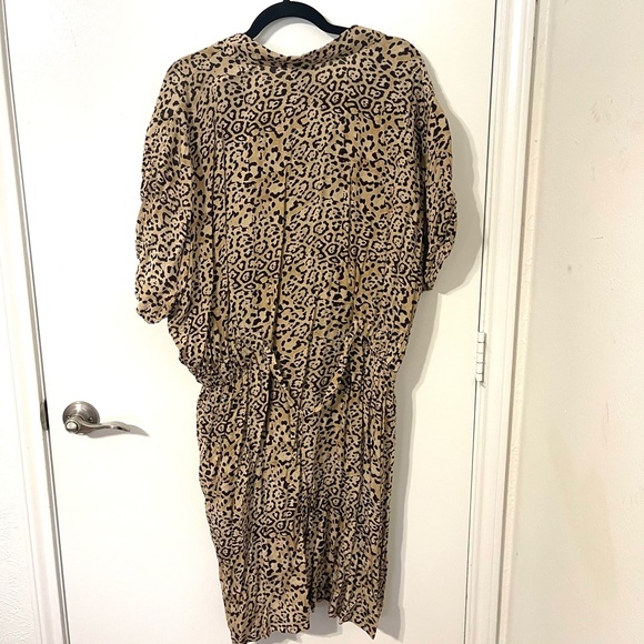 Justify dress with belt - Picture 4 of 4